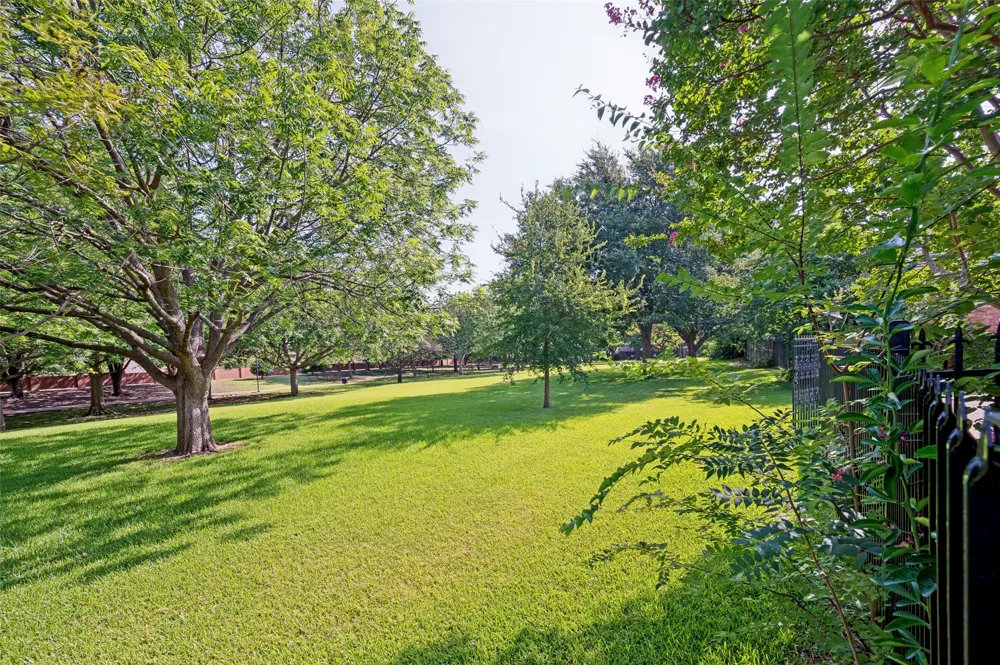 3785 Park Place Addison, TX 75001