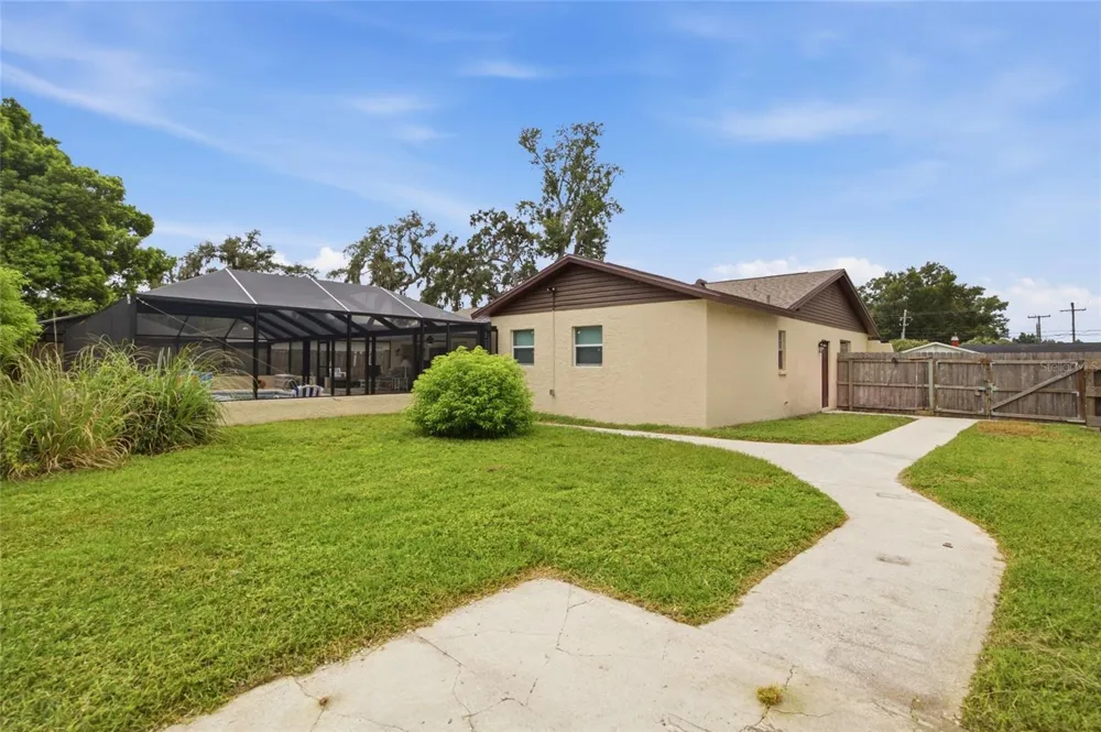 2971 FOREST CIRCLE Seffner, FL 33584