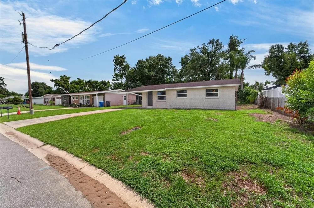 506 SHAMROCK ROAD Brandon, FL 33511
