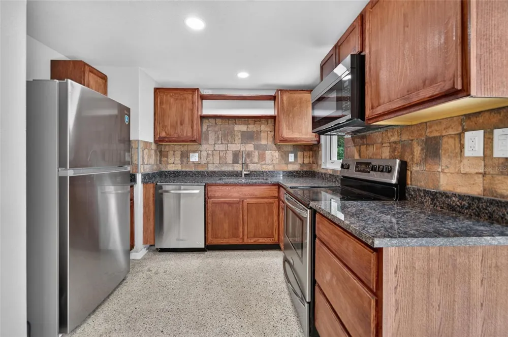 506 SHAMROCK ROAD Brandon, FL 33511