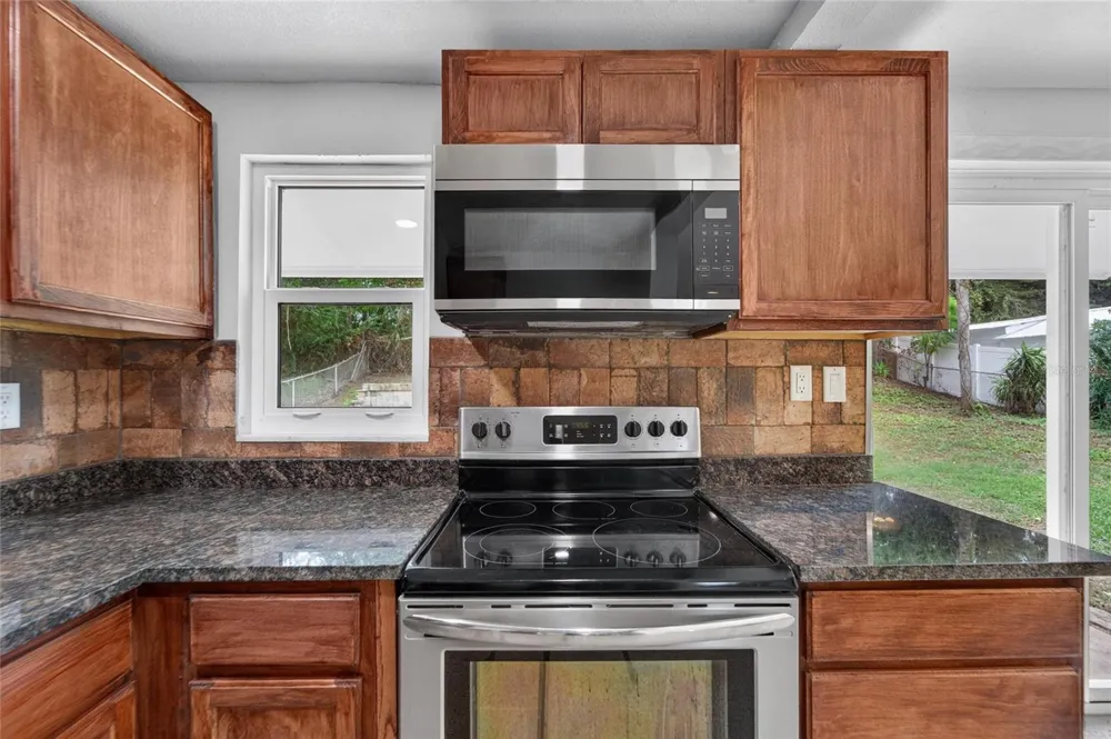 506 SHAMROCK ROAD Brandon, FL 33511