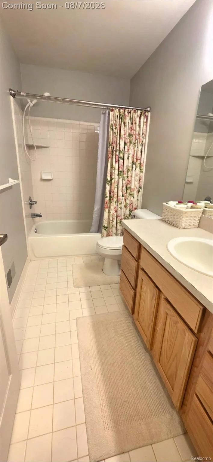 5818 Pine Trace Court Genoa Township, MI 48843