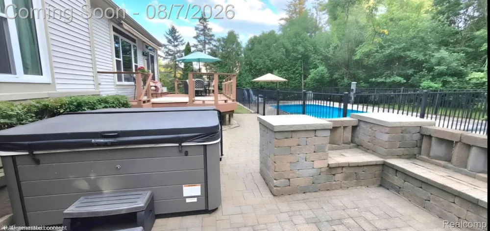 5818 Pine Trace Court Genoa Township, MI 48843