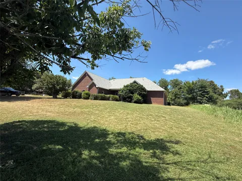 1628 Country Club