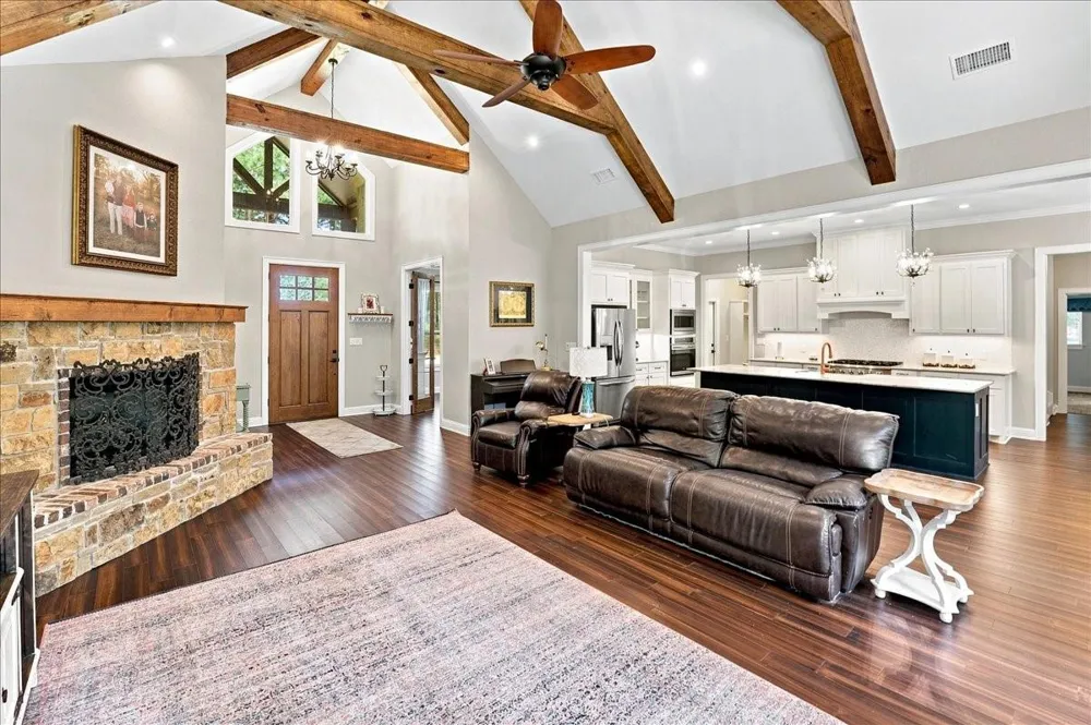 14448 Meadow Glen Road Lindale, TX 75771