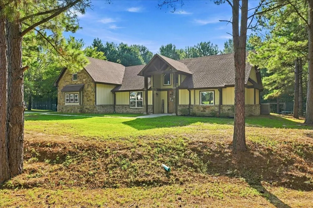 14448 Meadow Glen Road Lindale, TX 75771