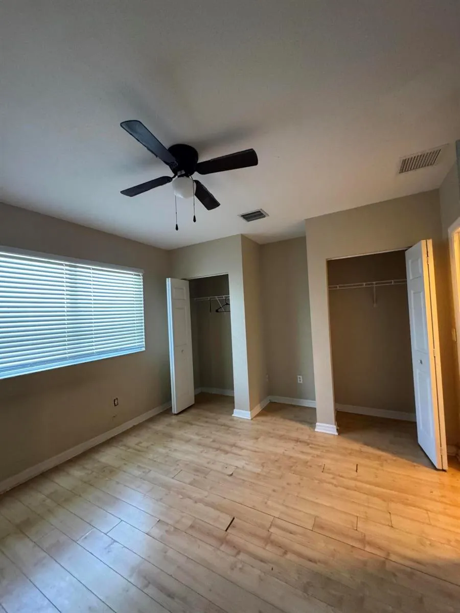 1992 ALAMANDA WAY Riviera Beach, FL 33404