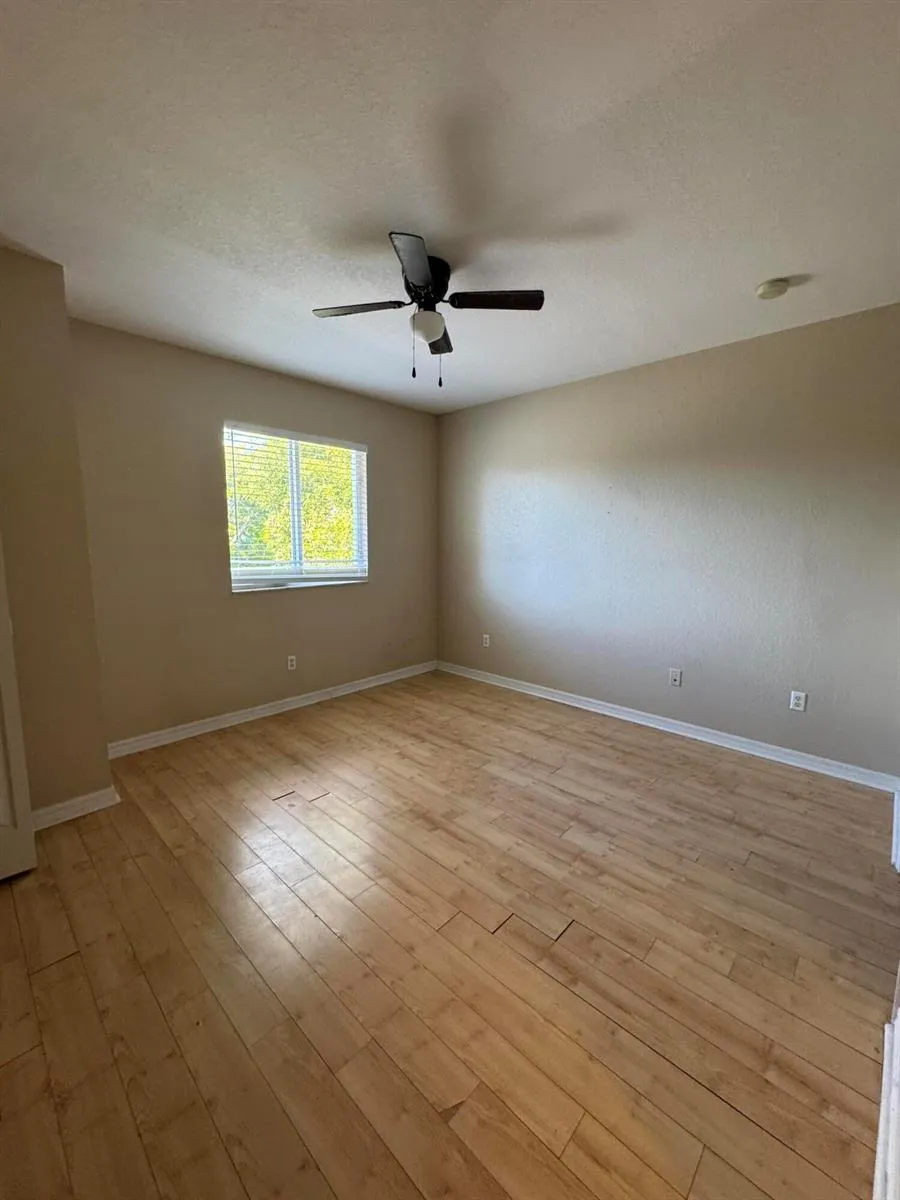 1992 ALAMANDA WAY Riviera Beach, FL 33404