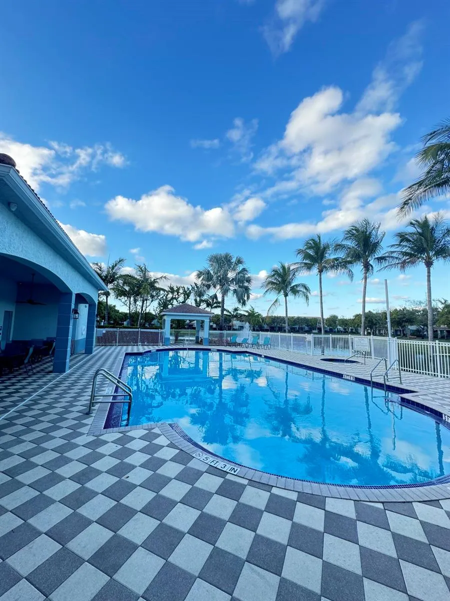 1992 ALAMANDA WAY Riviera Beach, FL 33404