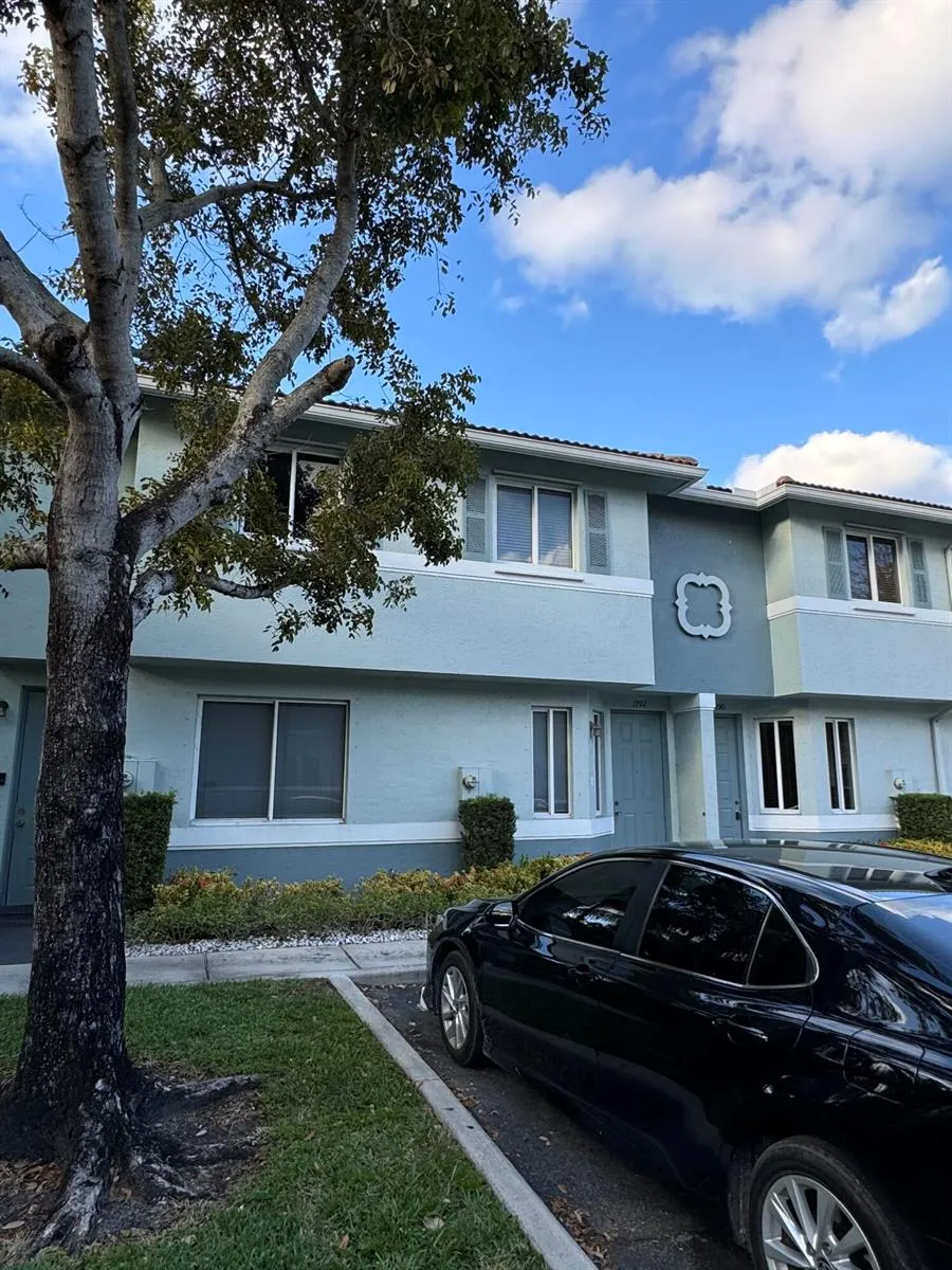 1992 ALAMANDA WAY Riviera Beach, FL 33404