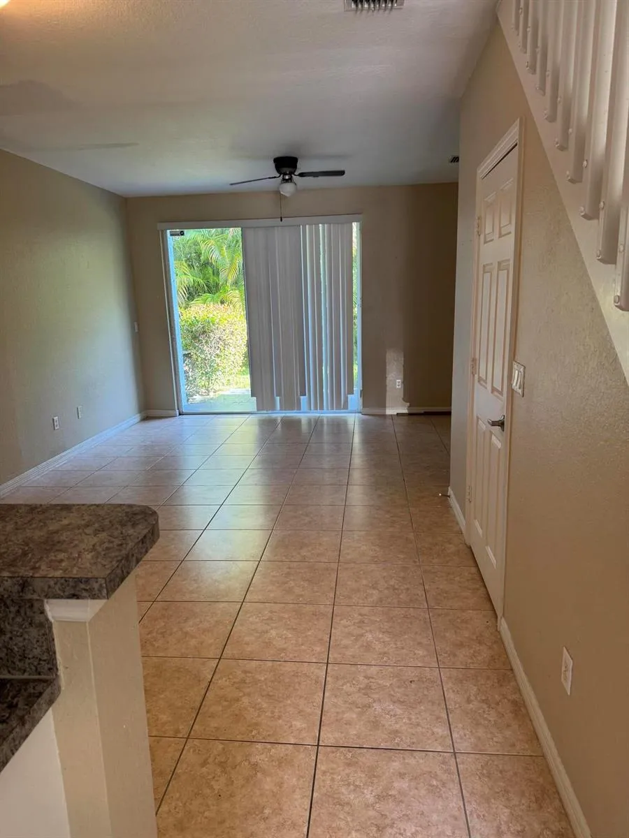 1992 ALAMANDA WAY Riviera Beach, FL 33404