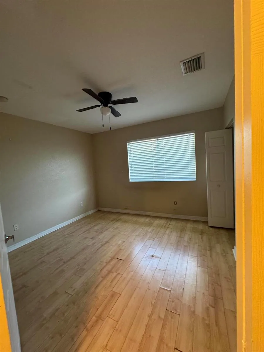 1992 ALAMANDA WAY Riviera Beach, FL 33404