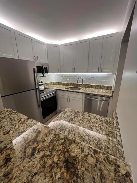 31 WESTBURY B CIRCLE #31