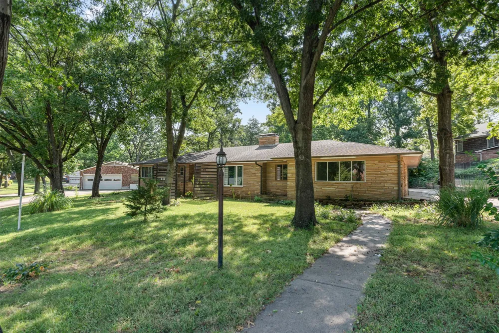 2210 Skyline Drive Bartlesville, OK 74006
