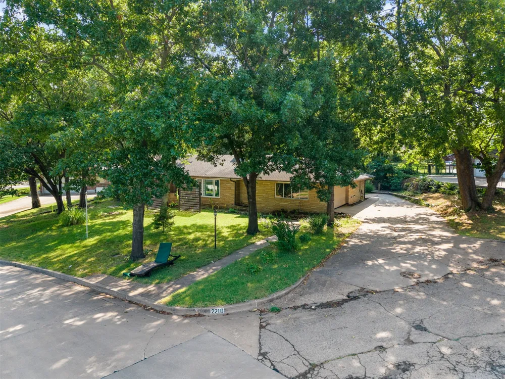 2210 Skyline Drive Bartlesville, OK 74006