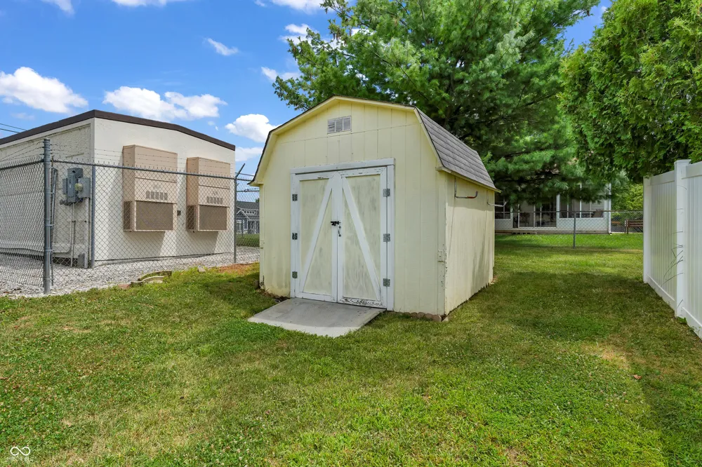 3096 Natasha Drive Bloomington, IN 47404