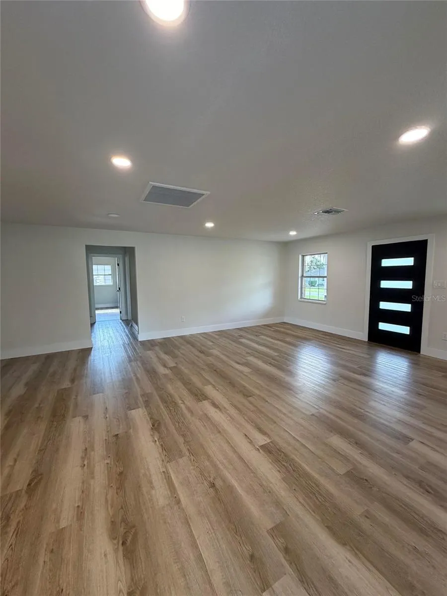 1301 NICHOLS DRIVE Tavares, FL 32778