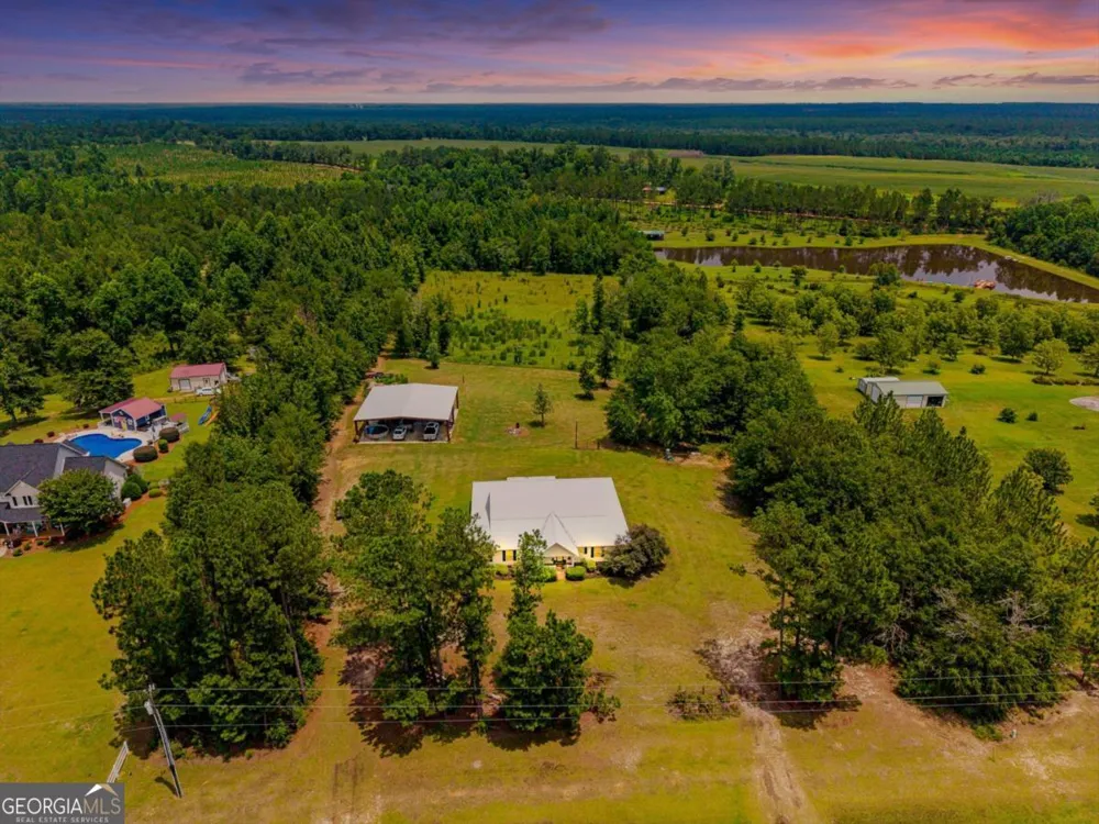 762 Old Mcleod Bridge RD Adrian, GA 31002