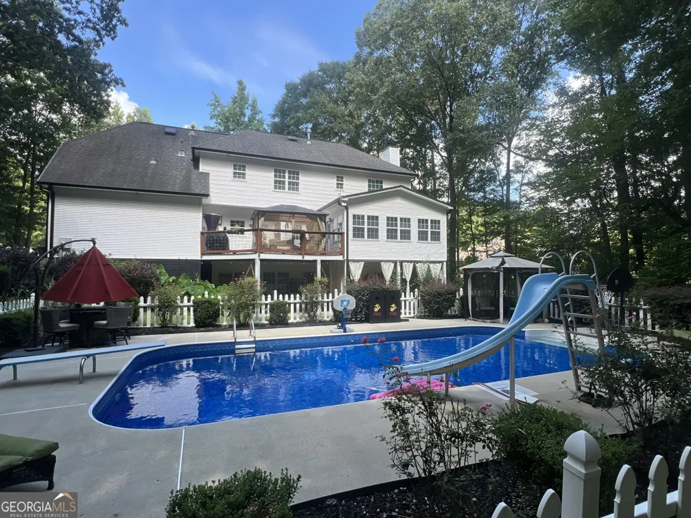 385 Minix RD Sharpsburg, GA 30277