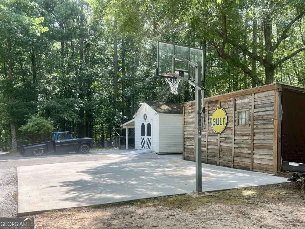 385 Minix RD Sharpsburg, GA 30277