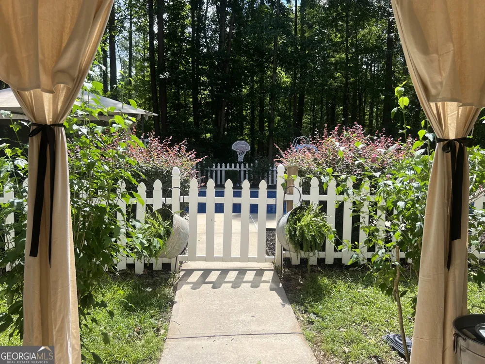 385 Minix RD Sharpsburg, GA 30277