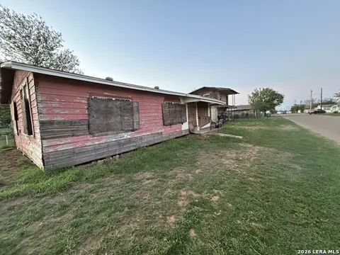 111 SW LANE ST