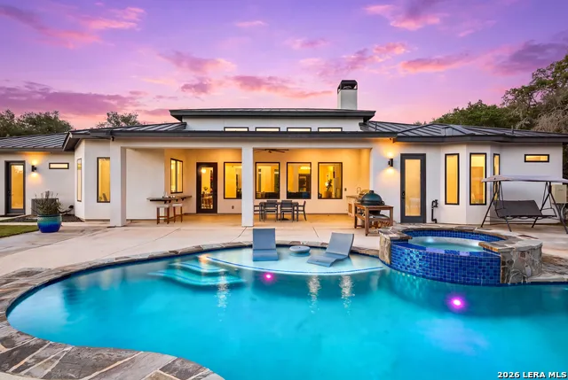 1101 Montecito Bulverde, TX 78163