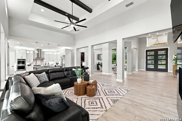 1101 Montecito Bulverde, TX 78163