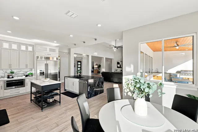 1101 Montecito Bulverde, TX 78163