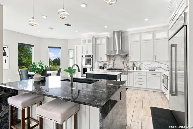 1101 Montecito Bulverde, TX 78163