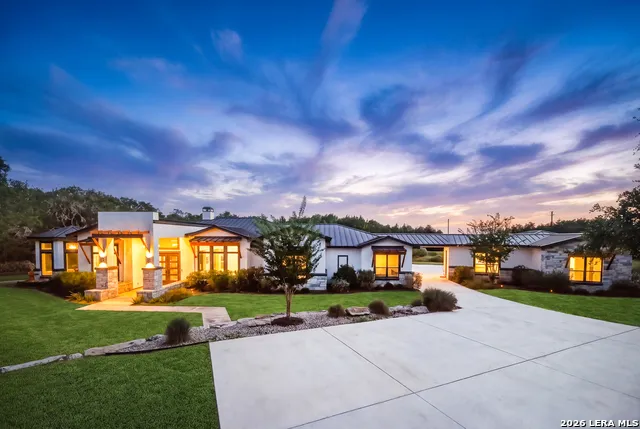 1101 Montecito Bulverde, TX 78163
