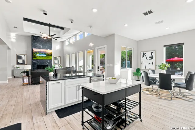 1101 Montecito Bulverde, TX 78163