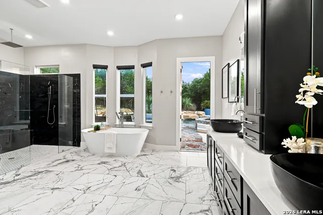 1101 Montecito Bulverde, TX 78163