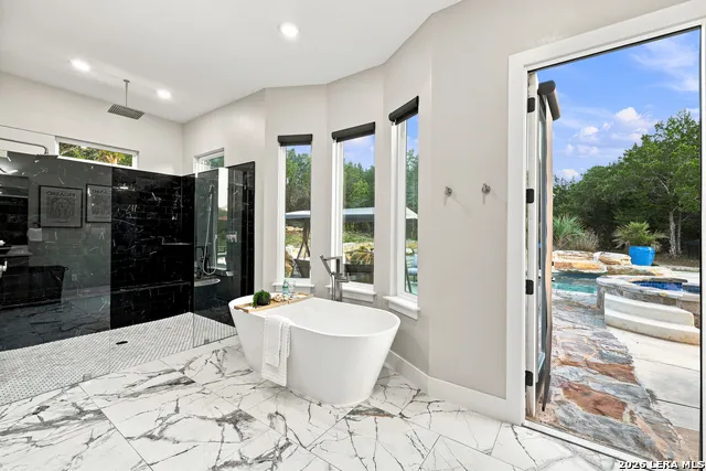 1101 Montecito Bulverde, TX 78163