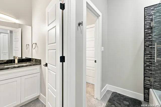 1101 Montecito Bulverde, TX 78163