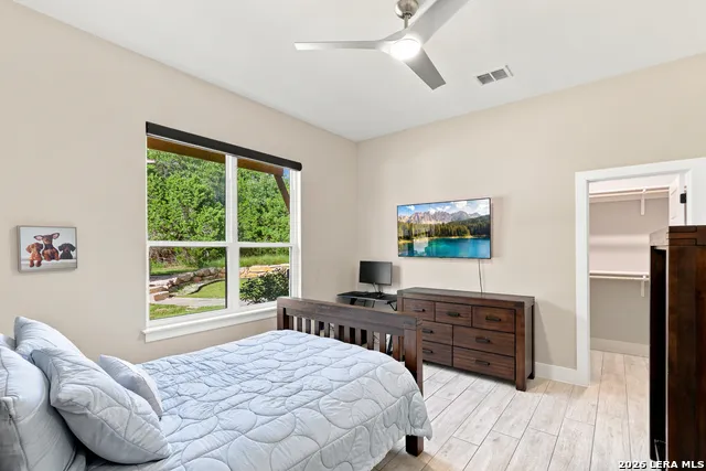 1101 Montecito Bulverde, TX 78163