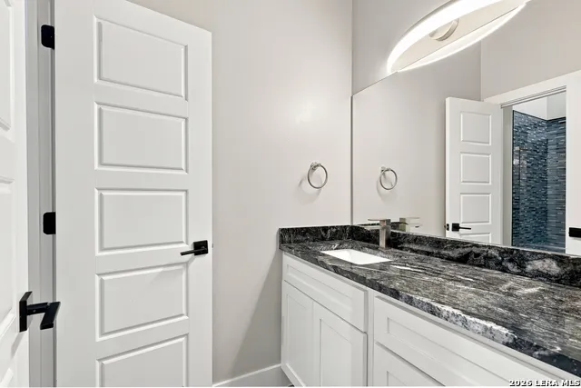 1101 Montecito Bulverde, TX 78163