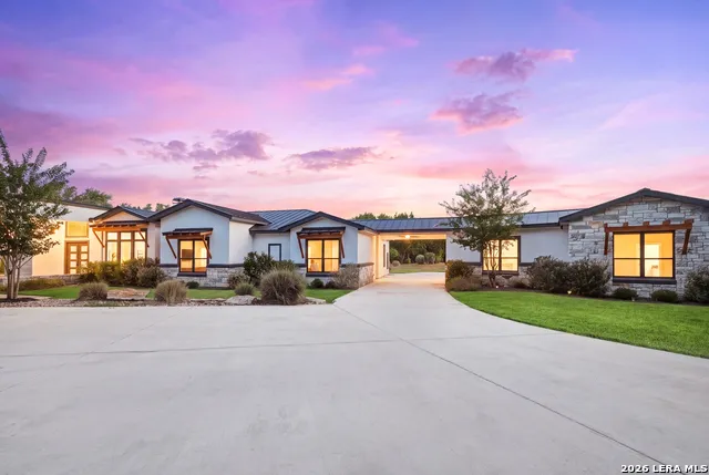 1101 Montecito Bulverde, TX 78163