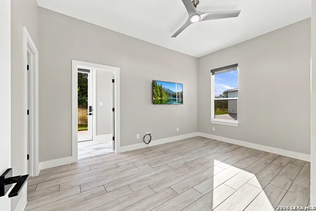 1101 Montecito Bulverde, TX 78163