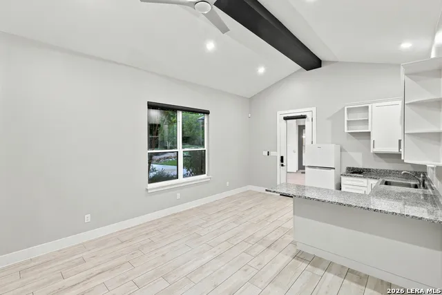 1101 Montecito Bulverde, TX 78163