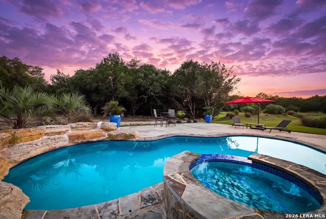 1101 Montecito Bulverde, TX 78163