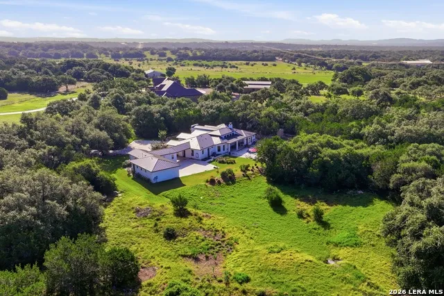1101 Montecito Bulverde, TX 78163
