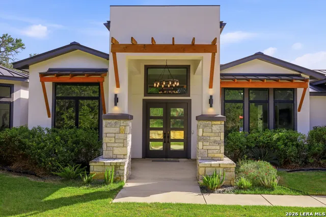 1101 Montecito Bulverde, TX 78163
