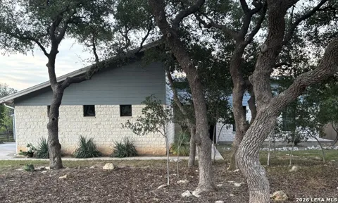 172 BLUFF TRL