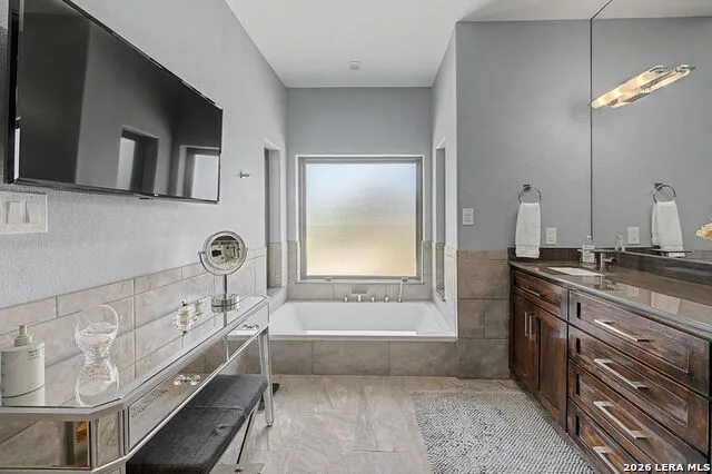 172 BLUFF TRL Dripping Springs, TX 78620