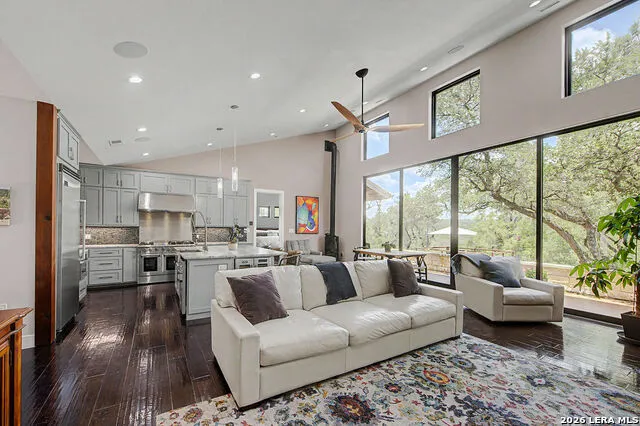 172 BLUFF TRL Dripping Springs, TX 78620