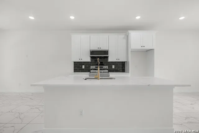 15242 Oak St Lytle, TX 78052