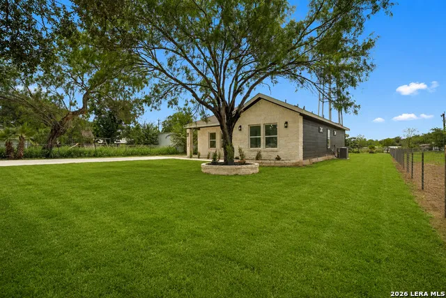 15242 Oak St Lytle, TX 78052
