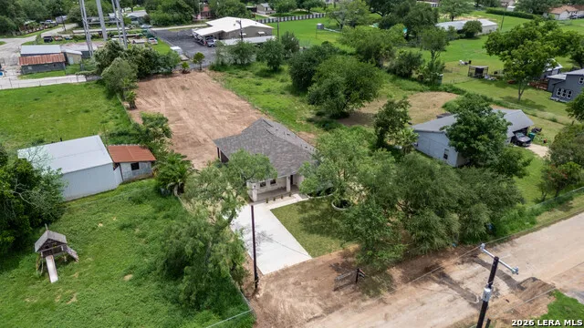 15242 Oak St Lytle, TX 78052