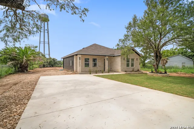 15242 Oak St Lytle, TX 78052